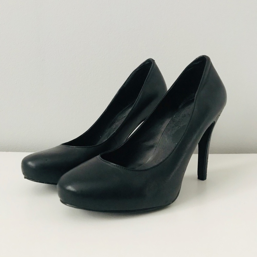 Black Heeled Pumps